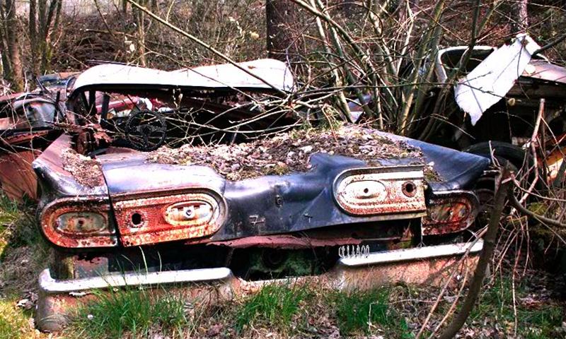 Escape from Abandoned Car Shed