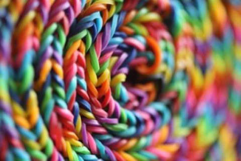 HOW TO MAKE LOOM BANDS
